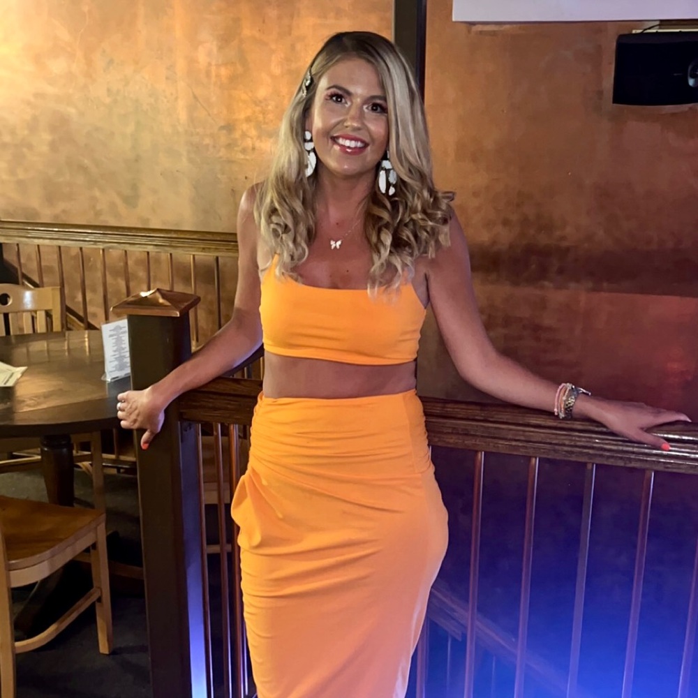 Orange Two Piece Set🍊🌅✨ - Picture 2 of 4
